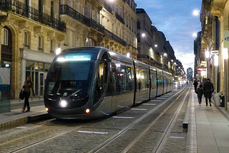 Tramway en centre ville, secteur des transports